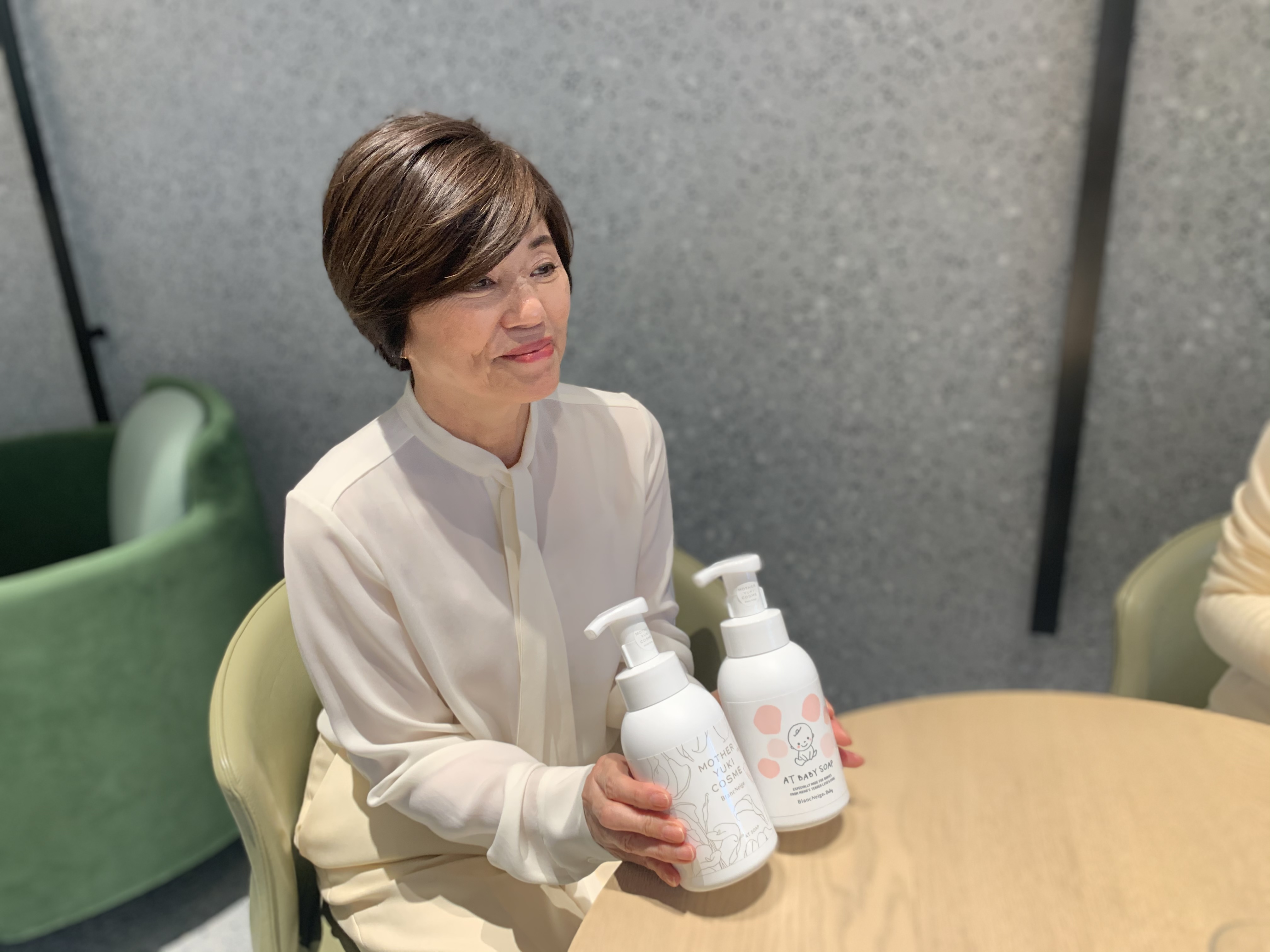 化粧品の使用済みプラスチック容器を リサイクル材ゴミ袋に 株式会社ユキコスメティックスのプレスリリース