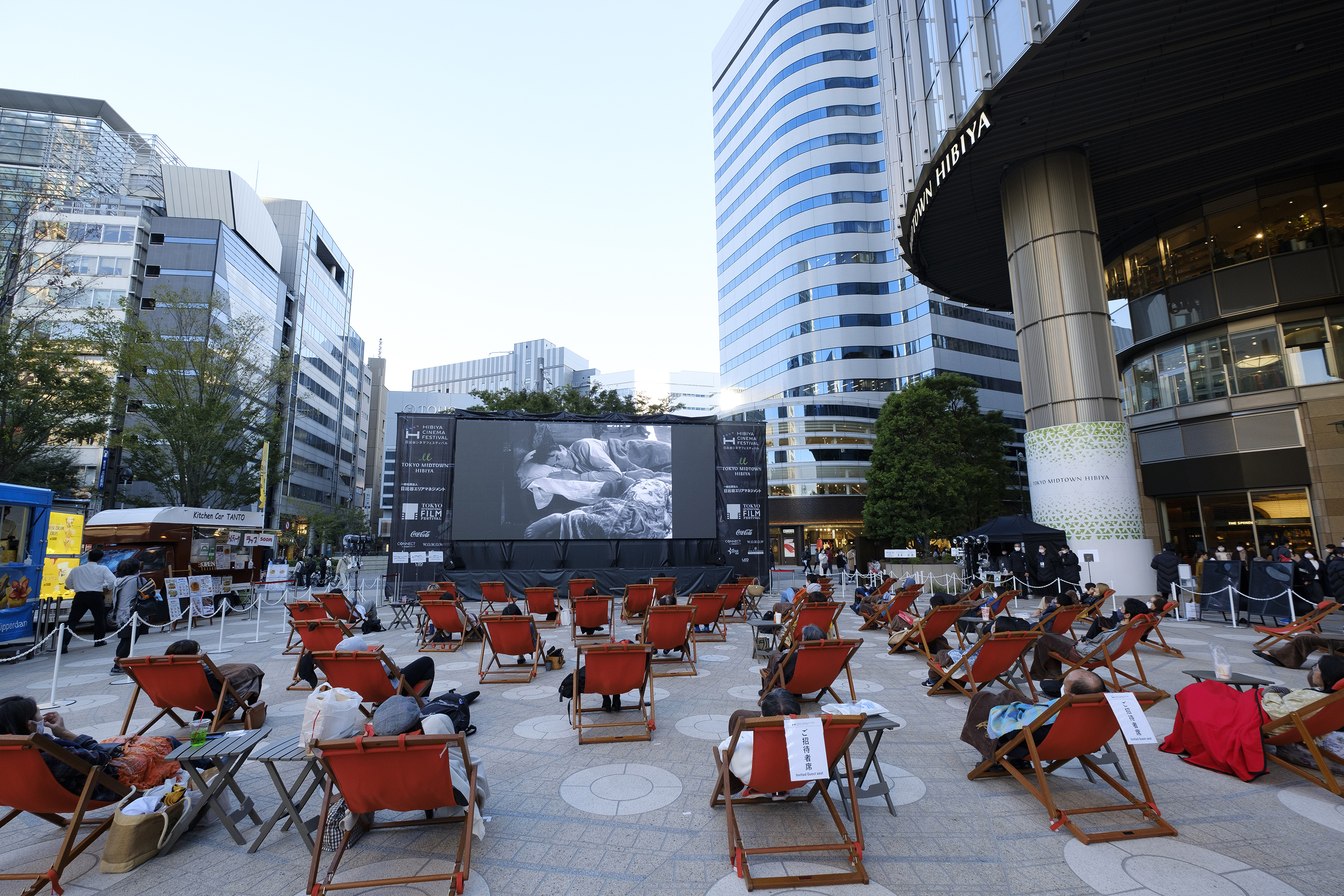 都会の真ん中で映画を観ながら 大人も子供もみんなで 熱狂 Hibiya Cinema Festival 日比谷 シネマフェスティバル 22 開催決定 東京ミッドタウンマネジメント株式会社のプレスリリース