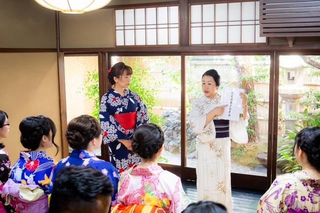 在Kyomachi House Store Yumekan Oike Bettei，熟悉Gion Festival的Hong-ko女士的祗园节演讲。 您将能够轻轻愉快地回答问题