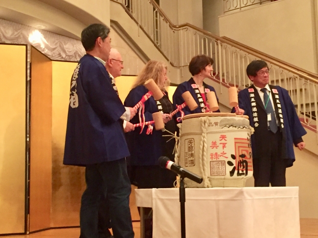 日本一の酒どころ・神戸らしく樽酒のサポートも。 鏡割り用として利用する主催者も多い