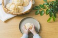 こめ油と米粉のシリーズ「come×come(コメトコメ)」からもっちり米粉のミニメロンパンを新発売!