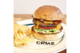 食べログ百名店にも選出されたグルメバーガーの人気店「CRUZ BURGERS(クルズバーガーズ)」が、テイクアウト・デリバリー注文用自社サイトを公開