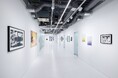 クリエイティビティを刺激するJINS東京本社 創造性を充填するギャラリーの第2回展示は、写真の新しい解釈を提示する「プラネタリウム」