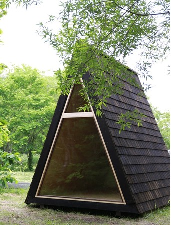 昨年度シモカワベアーズメンバーが制作した移動式の宿「A-frame cabin」