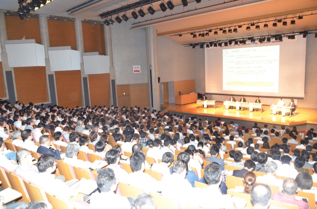 昨年のシンポジウム会場の風景