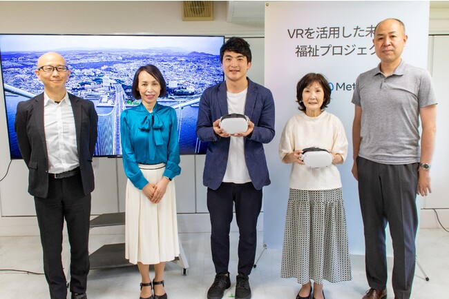 (左から)Facebook Japan 公共政策本部長 泉谷 晃、六甲の館 施設長 溝田 弘美 氏、東京大学先端科学技術研究センター 登嶋 健太 氏、千代が丘ふれあいのまちづくり協議会 委員長 妻木 陽子 氏、神戸市企画調整局 副局長 岡山 裕司 氏 (左から)Facebook Japan 公共政策本部長 泉谷 晃、六甲の館 施設長 溝田 弘美 氏、東京大学先端科学技術研究センター 登嶋 健太 氏、千代が丘ふれあいのまちづくり協議会 委員長 妻木 陽子 氏、神戸市企画調整局 副局長 岡山 裕司 氏