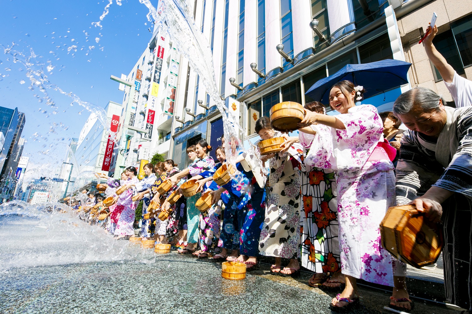 真夏の銀座が桜と浴衣で百花繚乱 浴衣で銀座の夏を満喫 ゆかたで銀ぶら 19 19年8月3日 土 開催 打ち水撮影会のご案内 株式会社ワンオーのプレスリリース