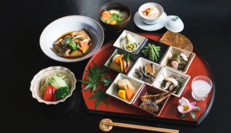 健康食の合言葉で食材の頭文字を用いた「まごわやさしいこ」*3をテーマに、京丹後の新鮮な食材で提供する「健康朝食」。 健康食の合言葉で食材の頭文字を用いた「まごわやさしいこ」*3をテーマに、京丹後の新鮮な食材で提供する「健康朝食」。