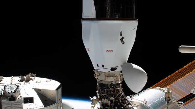 ISSの「ハーモニー」（第2結合部）にドッキングした ドラゴン補給船運用24号機（写真：JAXA、NASA提供）