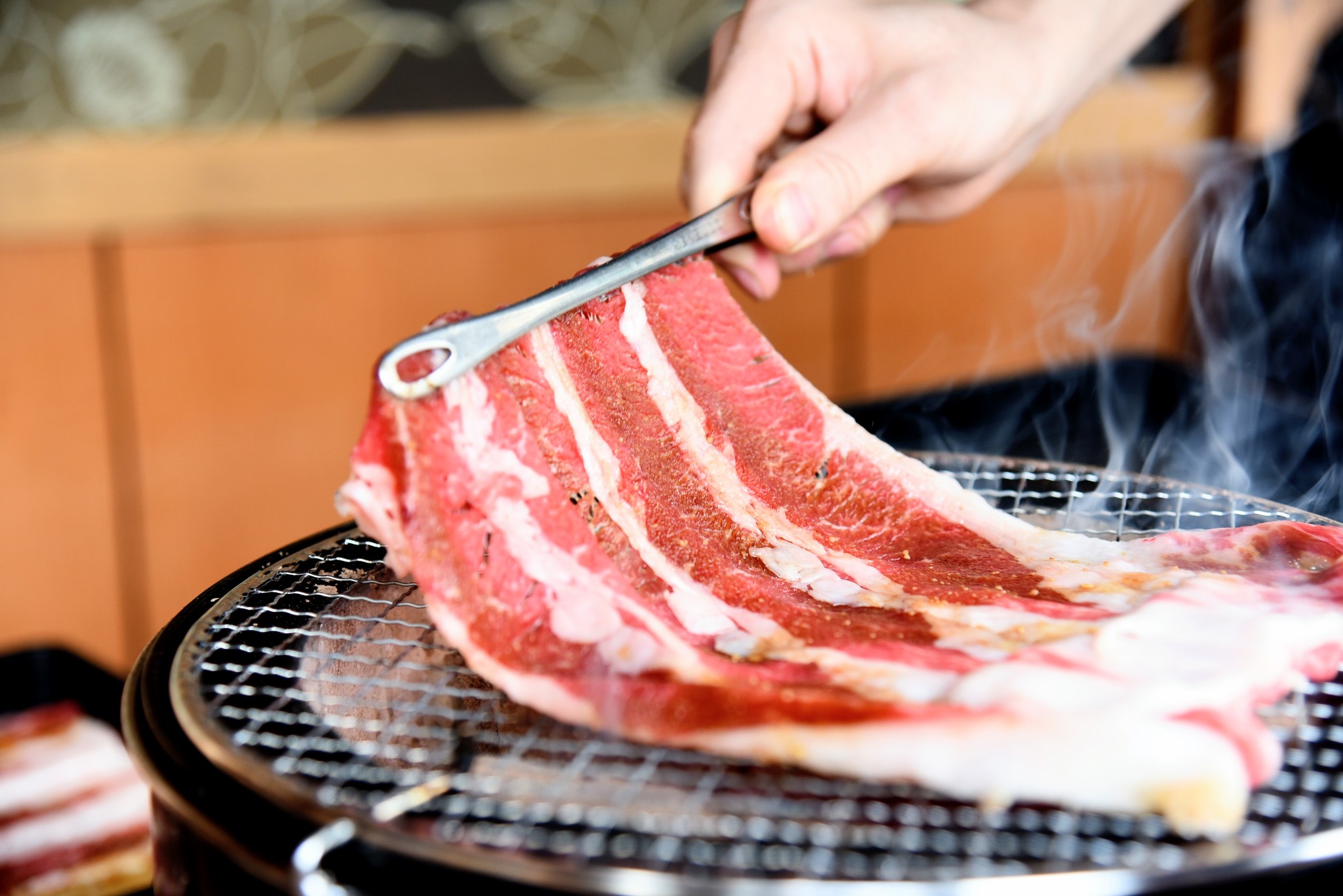 【2014年オープンの1号店からわずか4年で 30 店舗成！ 】『とろける国産牛大判焼しゃぶ』が話題の国産牛焼肉食べ