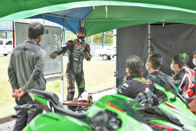 「Kawasaki Plaza Racing Team」岩戸選手によるライディング講座