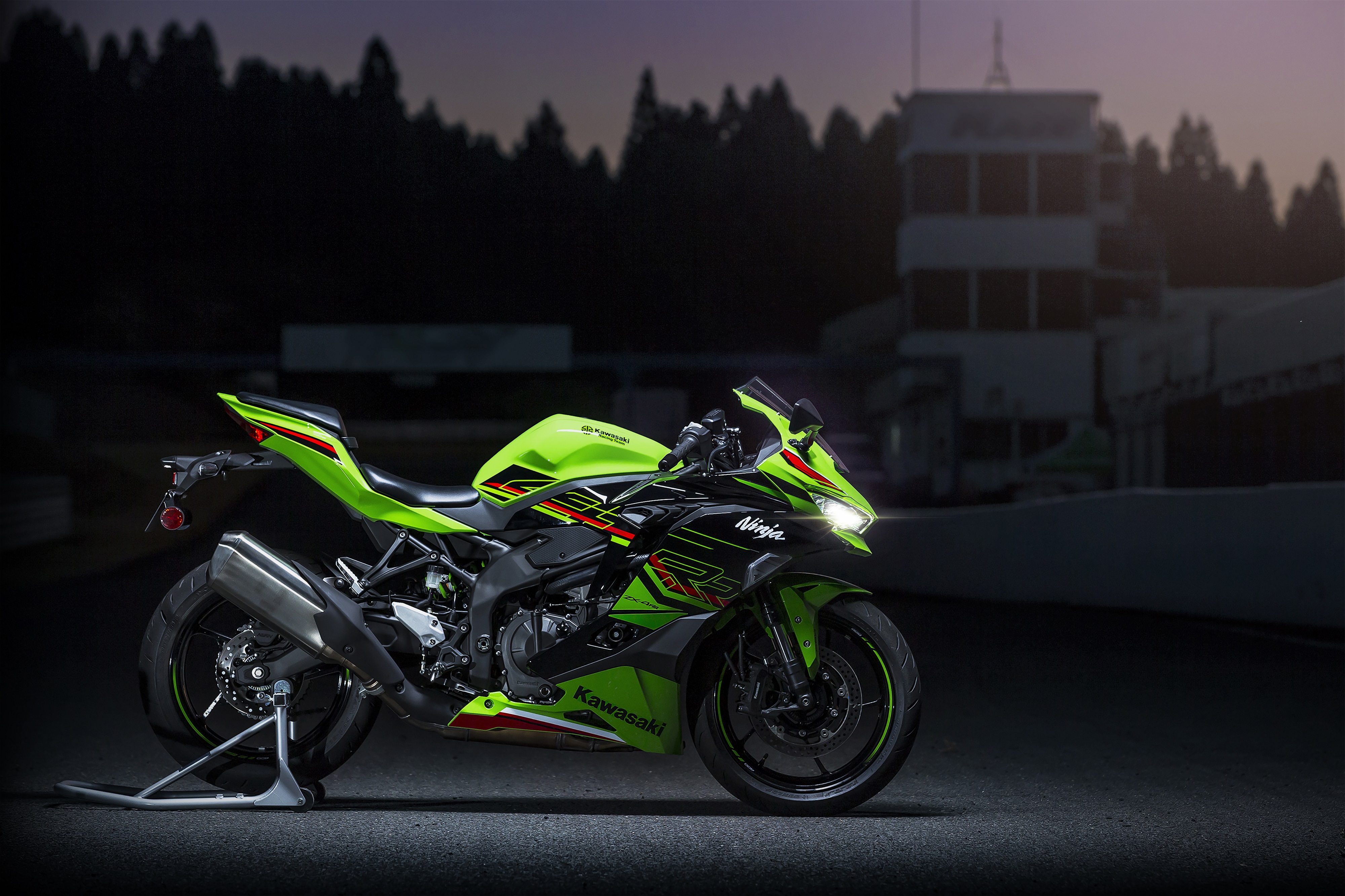 カワサキから「Ninja ZX-4R SE」「Ninja ZX-4RR KRT EDITION」新発売