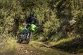 カワサキより2025年9月15日に「KLX230」「KLX230 S」を新たなカラー&グラフィックで発売