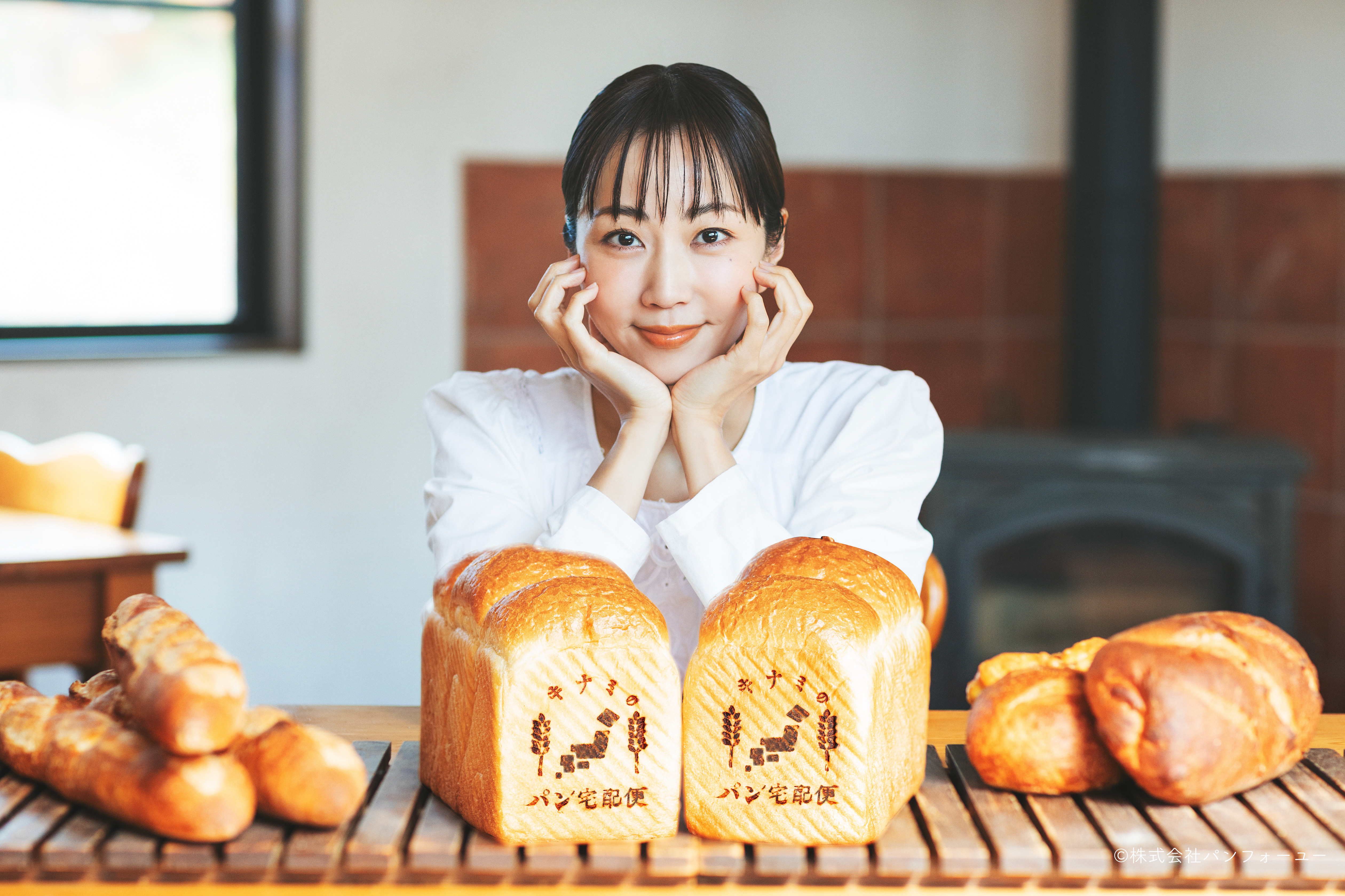木南晴夏 冷凍パンをご自宅までお届け キナミのパン宅配便 開始 株式会社ホリプロのプレスリリース