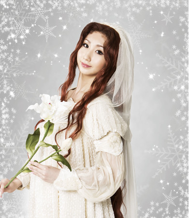 愛原実花:クラチット夫人/過去のクリスマスの精霊役 愛原実花:クラチット夫人/過去のクリスマスの精霊役