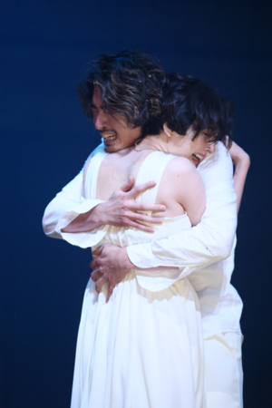 左から)花嫁:早見あかり、レオナルド:木村達成 左から)花嫁:早見あかり、レオナルド:木村達成