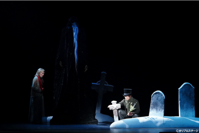 左より)スクルージ役-市村正親、未来のクリスマスの精霊役-阿部裕、ボブ・クラチット役-武田真治 左より)スクルージ役-市村正親、未来のクリスマスの精霊役-阿部裕、ボブ・クラチット役-武田真治