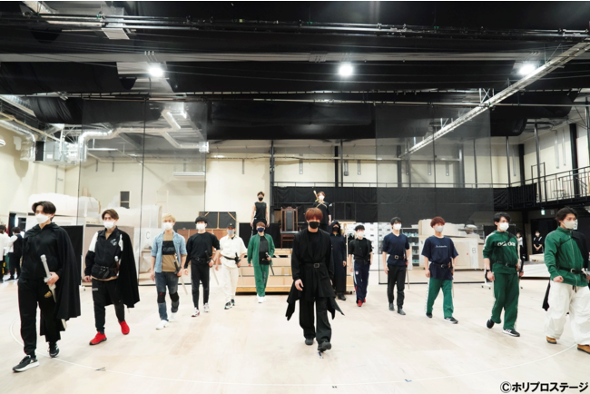 左から)ランスロット:太田基裕、ケイ:東山光明、アーサー:浦井健治、ガウェイン:小林亮太 左から)ランスロット:太田基裕、ケイ:東山光明、アーサー:浦井健治、ガウェイン:小林亮太