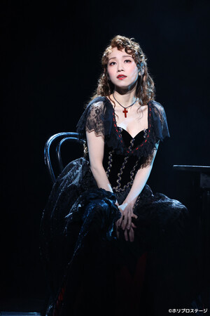 ルーシー役:真彩希帆 ルーシー役:真彩希帆