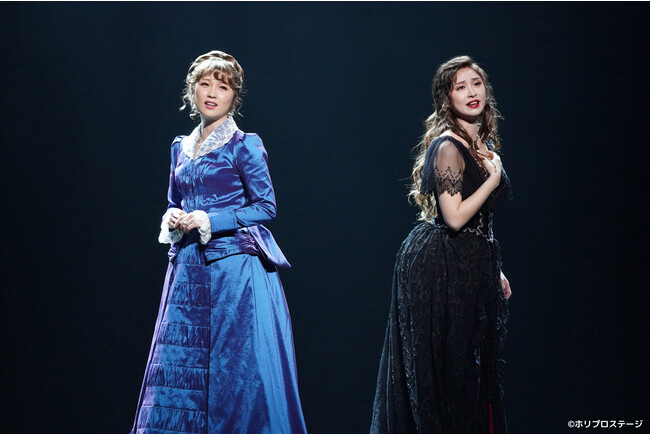 左から)エマ役:Dream Ami/ルーシー役:笹本玲奈 左から)エマ役:Dream Ami/ルーシー役:笹本玲奈
