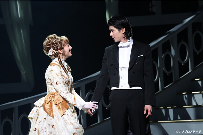 左から)エマ役:桜井玲香/ジキル役:柿澤勇人 左から)エマ役:桜井玲香/ジキル役:柿澤勇人