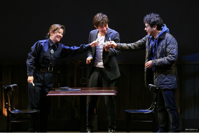 左より)宮澤エマ、柿澤勇人、迫田孝也 左より)宮澤エマ、柿澤勇人、迫田孝也
