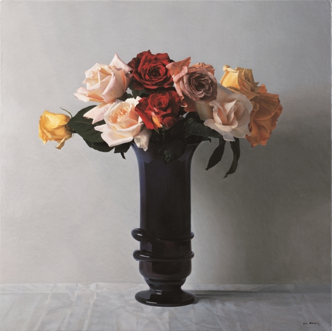 野田弘志《手吹き花瓶にバラ》2001年 油彩・パネル・キャンバス