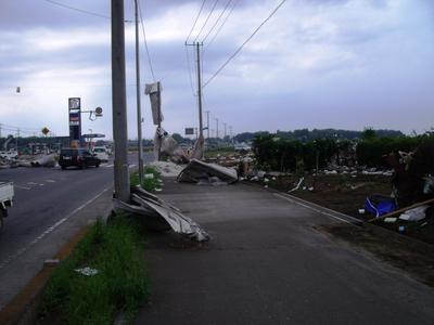 2012 年5 月の吉沼地区における竜巻災害（つくば市HP）