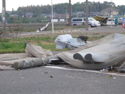 2012 年5 月の吉沼地区における竜巻災害（つくば市HP）