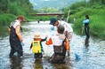 ミルボン×市民団体 魚と子どものネットワーク 地域の子どもたちと川の命に触れ合う体験学習 第3回「水質調査と水辺の自然観察会」に64名が参加