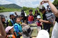 ミルボン×ロート製薬×魚と子どものネットワーク 第4回「水質調査と水辺の自然観察会」を開催