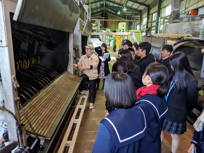 こゆ財団では、宮崎県と東京都の高校生が集まって地域のお茶を使った新商品開発を行うプロジェクトに参画しており、「宮崎そばフロランタン」でも新たな学びの場の創出を計画しています。