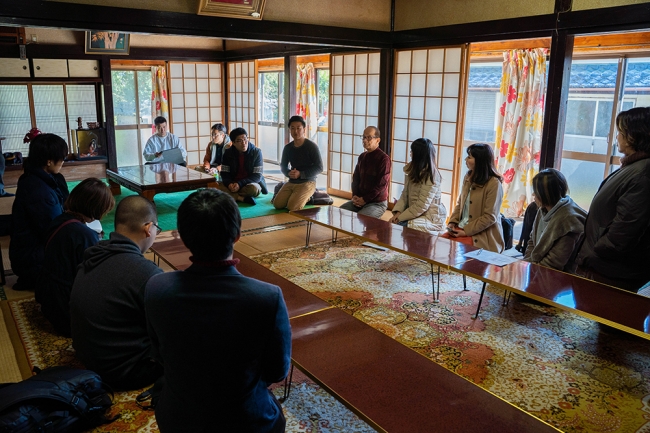 地域住民と古民家の再生プランを共創するリノベーションスクールには、東京の企業や地元の大学生も参加しました。