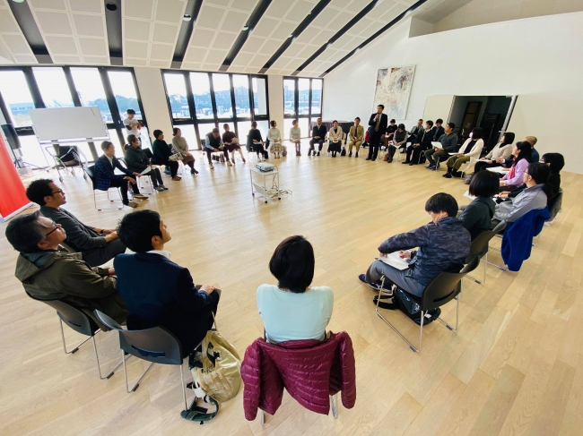 2019年12月に宮崎県新富町で開催した教員向けセミナー「Teachers Camp」。こゆ財団の教育イノベーターチームは、宮崎県内外の学校・教育機関と連携し、学校現場の課題解決をサポートしています。