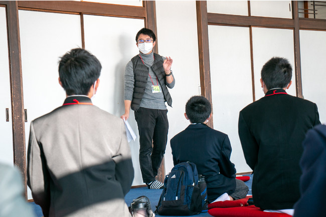 2020年12月、宮崎県内他エリアから中学生が訪れ、町内初の修学旅行が実現した。こゆ財団は地域を学びのフィールドとして設計している。
