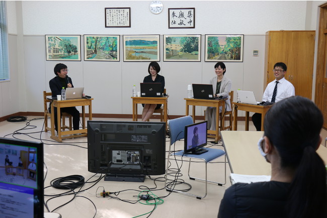 2020年11月、宮崎県立高鍋高校で開催された遠隔教育フォーラムの一場面。教員たちの取り組みから得た学びをシェアする場をコーディネート。