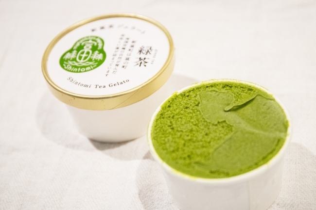 「緑茶ジェラート」は新富町に質の高いお茶とその生産者がいるという価値を加工品サイドから訴求するアプローチでもあります。