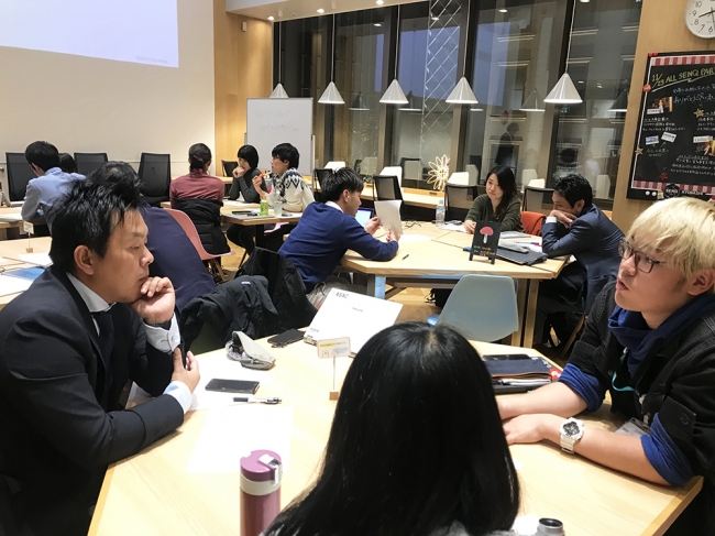  「宮崎ローカルベンチャースクール」1期の講座の様子。1期生22名からは12の地域ビジネスが生まれ、2名が2019年4月に新富町に移住。地域ビジネスの実践が始まっています。