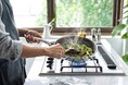 こびりつきにくさに圧倒的自信の10年保証のフライパンキッチンブランド『CORELLE(コレール)』より新サイズのウォックパンを発売