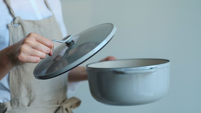 すべてが革新的に進化した、新時代の鋳物ホーロー鍋 新製品