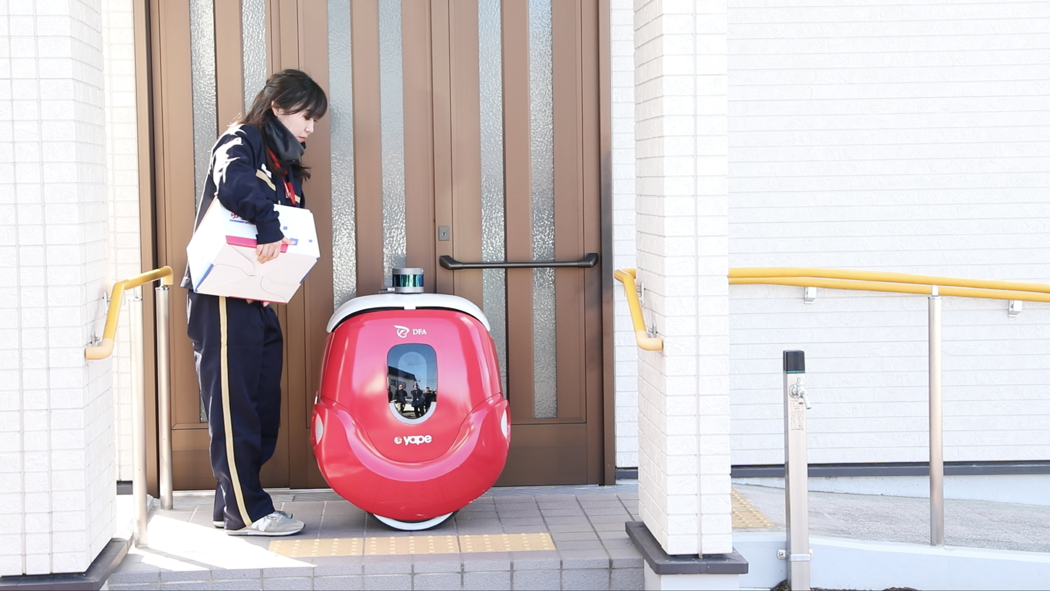 陸上配送ドローンによるラストワンマイルの無人配送に向け、日本郵便と 