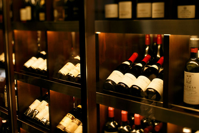 全ワイン・日本酒はセラーで保管し品質管理に配慮いたしております。