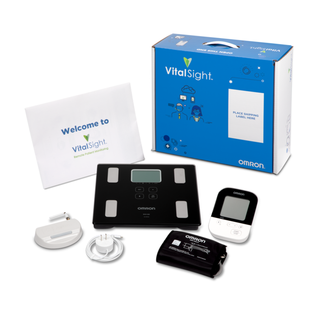 VitalSightセット内容＊通信ハブを家庭の電源に指すと、医師とのデータ共有が可能になる