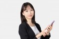 プロ級写真編集がだれでも簡単に!PicWish、AIパワード人物背景生成機能をリリース