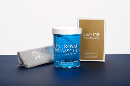 限定ペンダントをご成約頂いた方には、ROYAL ASSCHERオリジナルのジュエリークリーニングキットをプレゼント