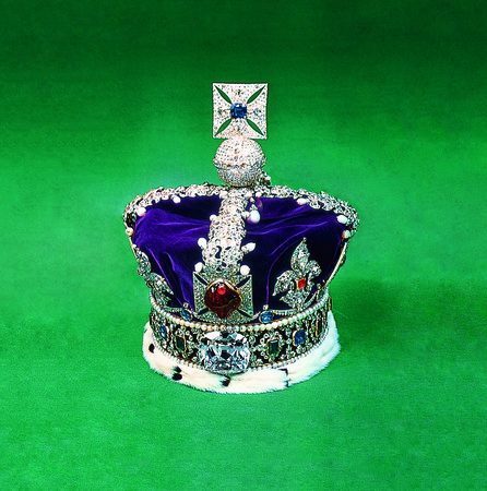 カリナンII世を飾った大英帝国王冠のレプリカを常設展示