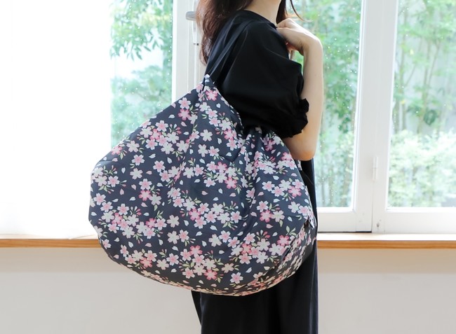 一気にたためるバッグ「シュパット」シリーズより、和柄デザインの大容量サイズが新発売。｜株式会社マーナのプレスリリース