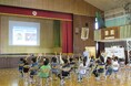 メガネのZoff「目の健康」を啓発する出張授業~長崎県佐世保市立潮見小学校の小学5年生の児童30名、全学年保護者50名を対象に実施~