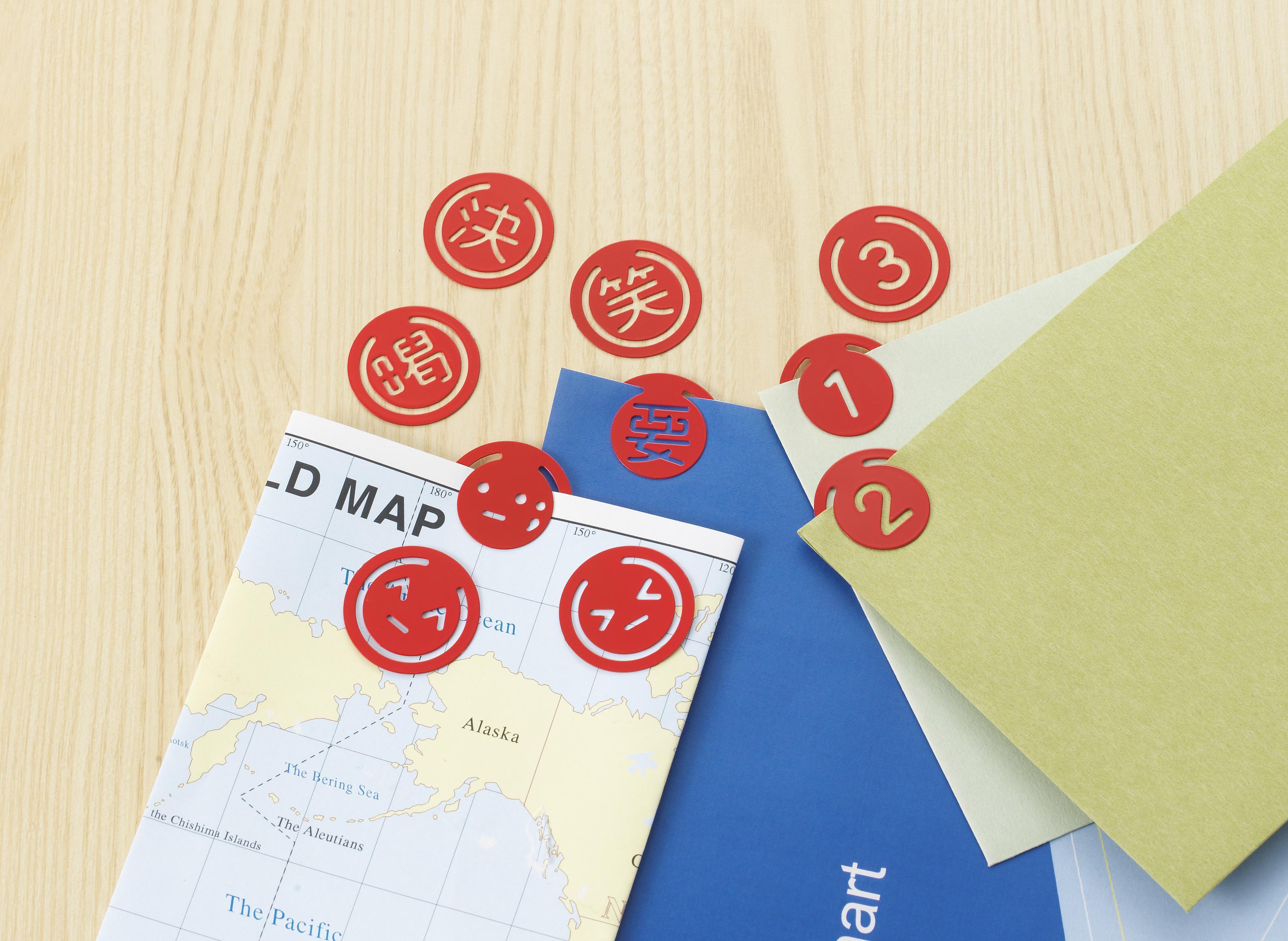 書類や資料をまとめるクリップに遊び心を加えたデザインクリップ ペーパークリップシリーズ ラインアップ拡充 ハンコ型に 漢字 や 数字 顔文字 など 株式会社キングジムのプレスリリース