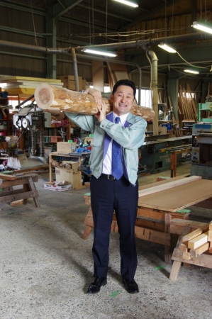 代表の谷口弘和氏。現在45歳。14年前、大工とたった２人で開業した苦労人。
